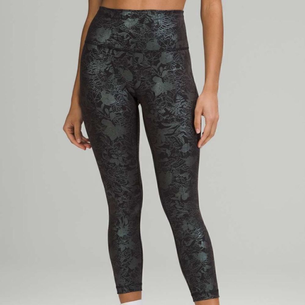 Lululemon 23”Wunder Under Logo Flourish Iridescent Foil Crop 10